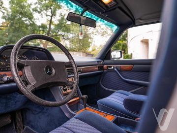 Mercedes-Benz W126 (1986) Inside