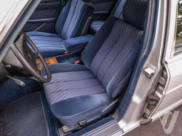 Mercedes-Benz W126 (1986) Inside