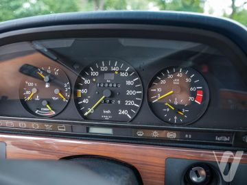 Mercedes-Benz W126 (1986) Inside