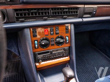 Mercedes-Benz W126 (1986) Inside