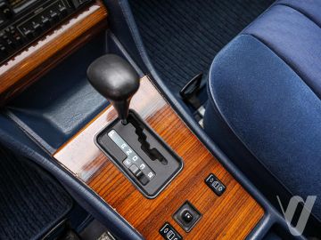 Mercedes-Benz W126 (1986) Inside