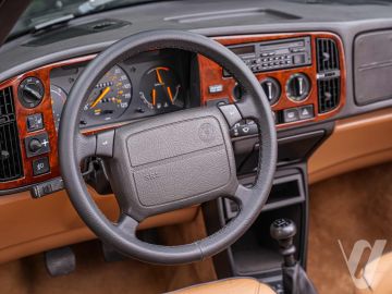 Saab 900 (1995) Wnętrze