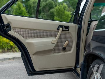 Mercedes-Benz W201 (1991) Wnętrze