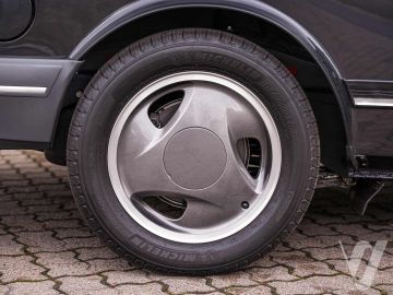 Saab 900 (1995) Zdjęcia z zewnątrz
