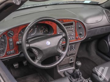Saab 9-3 (2002) Wnętrze