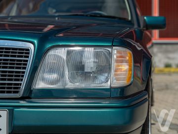 Mercedes-Benz W124 (1995) Outside