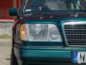 Mercedes-Benz W124 (1995) Outside