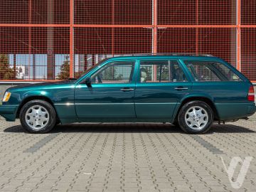 Mercedes-Benz W124 (1995) Outside