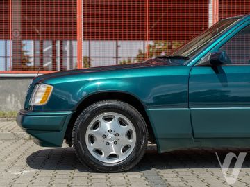 Mercedes-Benz W124 (1995) Outside