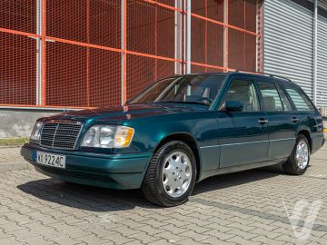Mercedes-Benz W124 (1995) Outside