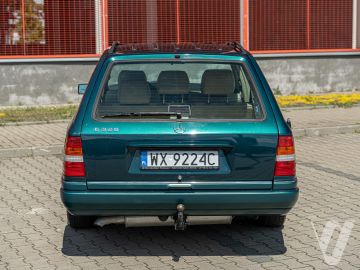 Mercedes-Benz W124 (1995) Outside