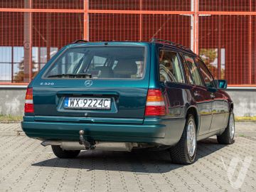 Mercedes-Benz W124 (1995) Outside