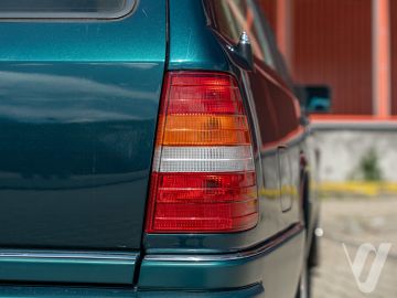 Mercedes-Benz W124 (1995) Outside