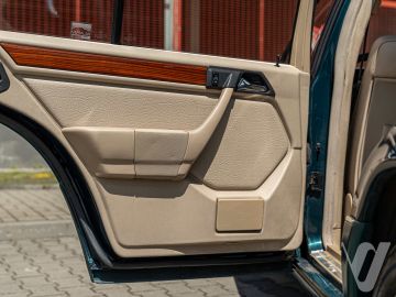 Mercedes-Benz W124 (1995) Inside