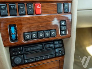 Mercedes-Benz W124 (1995) Inside