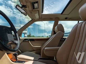 Mercedes-Benz W124 (1995) Inside