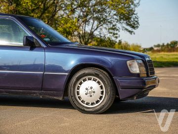 Mercedes-Benz W124 (1995) Outside