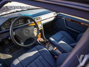 Mercedes-Benz W124 (1995) Inside