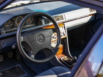Mercedes-Benz W124 (1995) Inside
