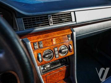 Mercedes-Benz W124 (1995) Inside