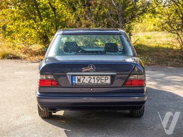 Mercedes-Benz W124 (1995) Outside
