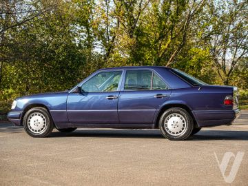 Mercedes-Benz W124 (1995) Outside