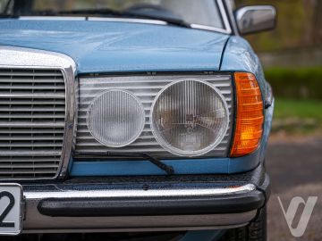 Mercedes-Benz W123 (1981) Outside