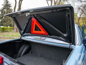Mercedes-Benz W123 (1981) Inside