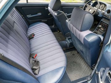 Mercedes-Benz W123 (1981) Inside