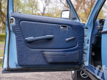 Mercedes-Benz W123 (1981) Inside