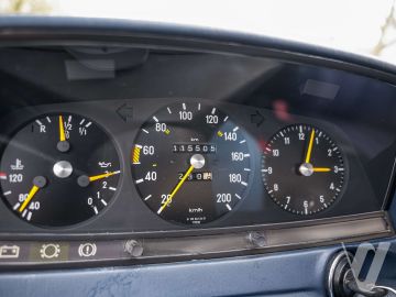 Mercedes-Benz W123 (1981) Inside