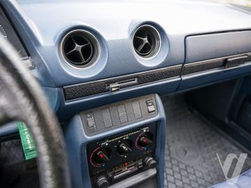 Mercedes-Benz W123 (1981) Inside