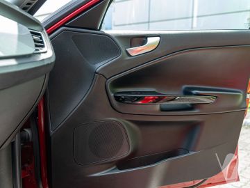 Alfa Romeo Giulietta (2011) Inside