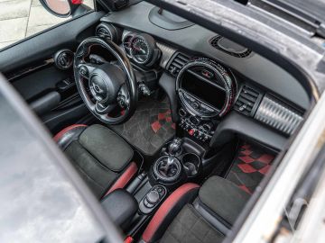 MINI John Cooper Works (2017) Wnętrze