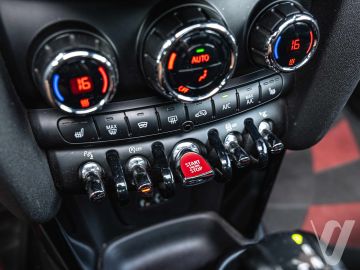 MINI John Cooper Works (2017) Wnętrze