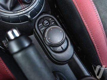 MINI John Cooper Works (2017) Wnętrze