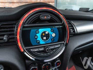 MINI John Cooper Works (2017) Wnętrze