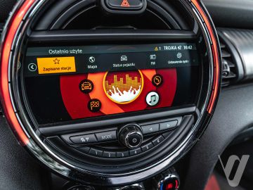 MINI John Cooper Works (2017) Wnętrze
