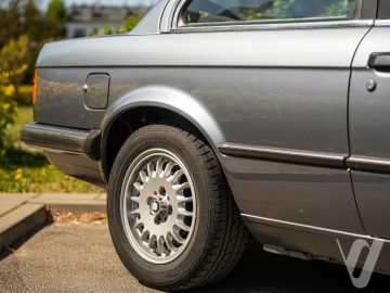 BMW Seria 3 (1984) Zdjęcia z zewnątrz