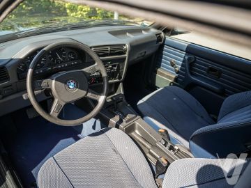 BMW Seria 3 (1984) Wnętrze