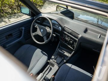 BMW Seria 3 (1984) Wnętrze