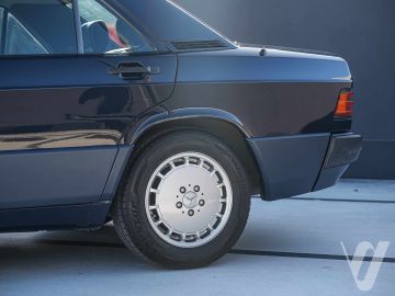 Mercedes-Benz W201 (1991) Zdjęcia z zewnątrz