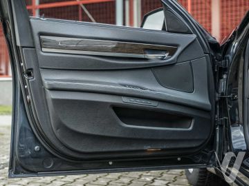 BMW Seria 7 (2012) Inside