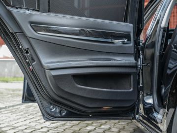 BMW Seria 7 (2012) Inside