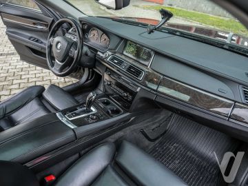 BMW Seria 7 (2012) Inside