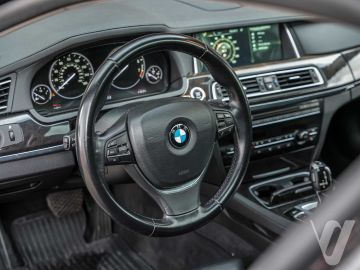 BMW Seria 7 (2012) Inside