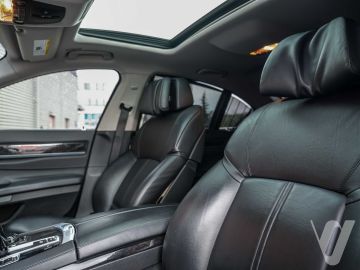 BMW Seria 7 (2012) Inside