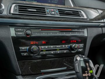 BMW Seria 7 (2012) Inside