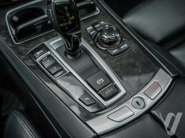 BMW Seria 7 (2012) Inside
