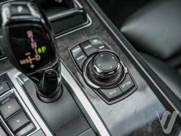 BMW Seria 7 (2012) Inside